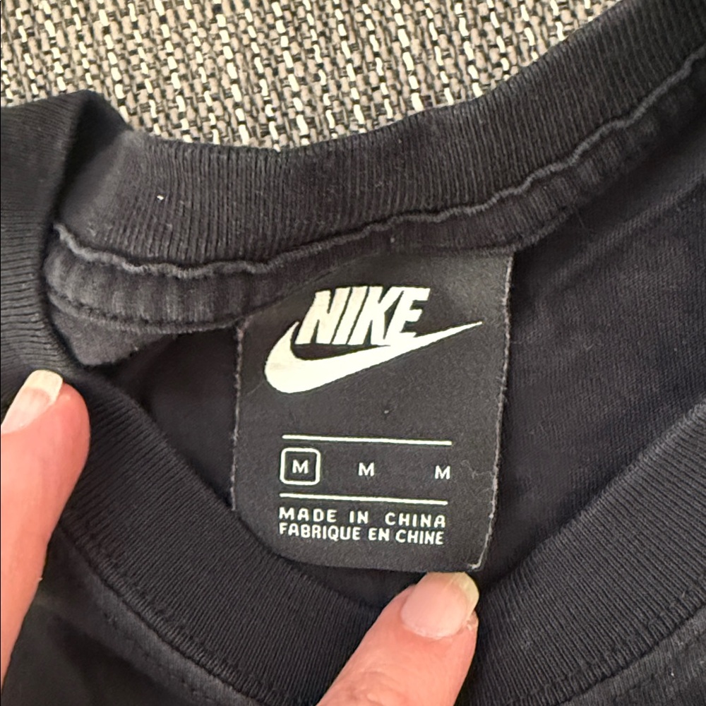 Nike top - Picture 2 of 3